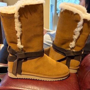 NWOT UGG Koolaburra Rozalia Tall Boots Tan Brown Size 8 Fur Lined Brown Bow